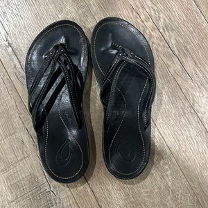 OluKai U’I Black Leather Women US 7/EUR 37 Sandals